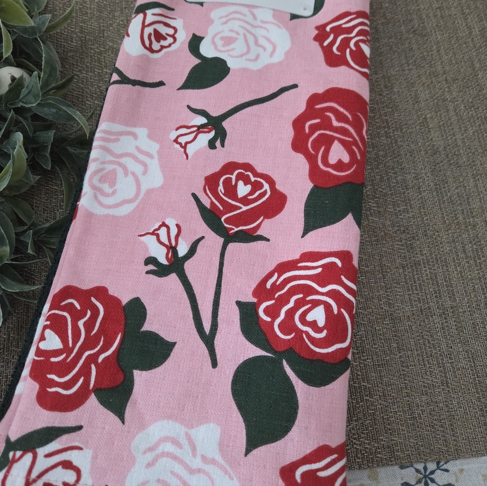 Isaac Mizrahi Pink and Red Rose Kitchen Towels - Picture 4 of 5